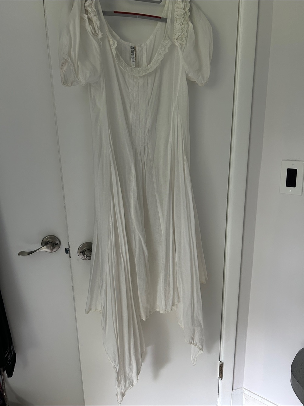 Monoreno White Asymmetrical Handkerchief Hem Dress